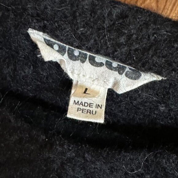 Paca’s Women’s V-Neck Sweater Black - Picture 6 of 7